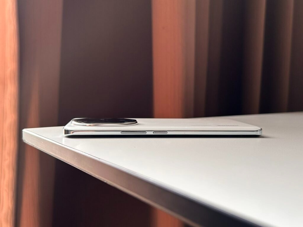 HONOR 200 Pro测评：实力堪比旗舰机型的手机