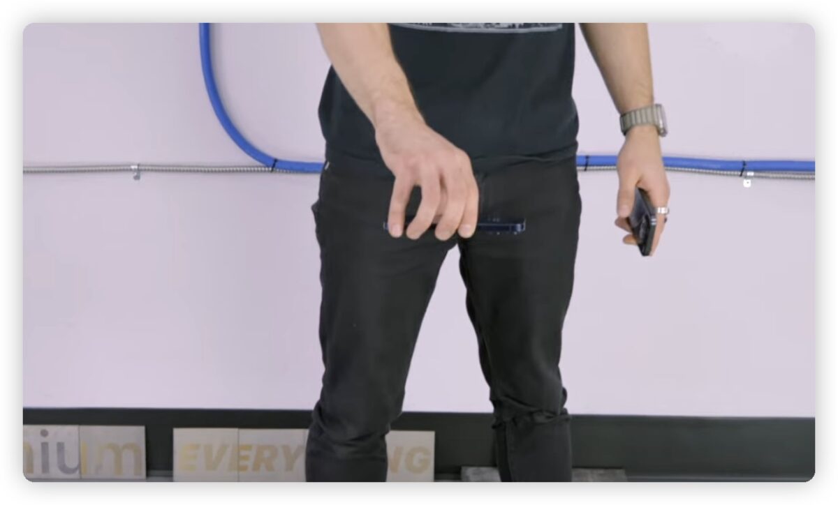 iPhone 15 摔机测试 耐摔
