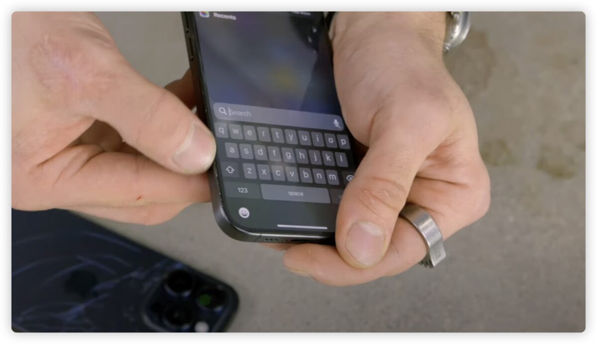iPhone 15 摔机测试 耐摔