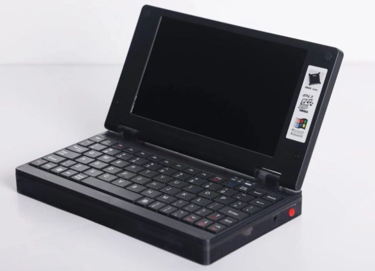 全新 Pocket 386 微型7寸笔电发布：你现在能买得到的Windows 95完美迷你笔电