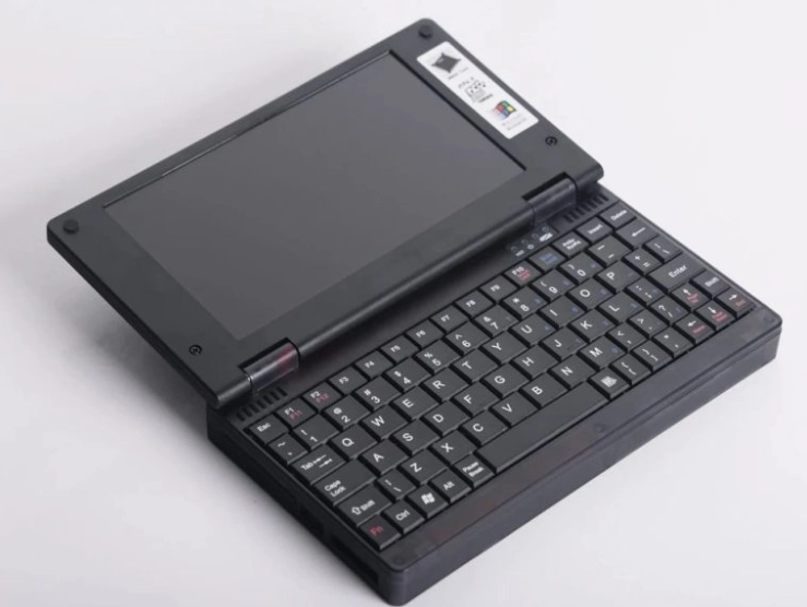 全新 Pocket 386 微型7寸笔电发布：你现在能买得到的Windows 95完美迷你笔电