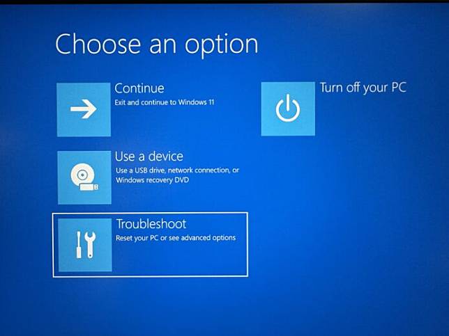 Windows blue screen 蓝屏开不到机解决方法教程 删除有问题文件 Windows 即可开机