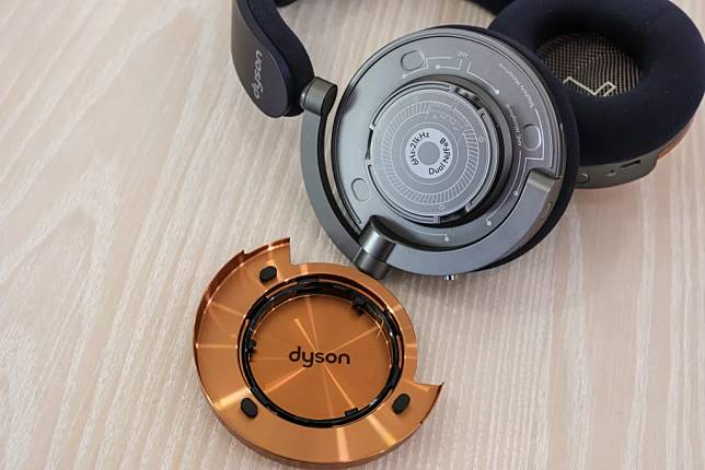 全新 Dyson OnTrac 定制化耳机登场 提供 2,000 种颜色组合