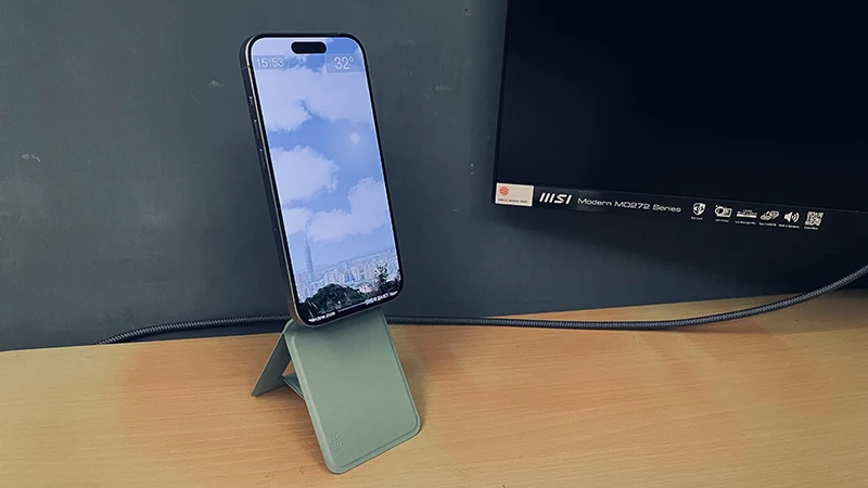 搭配城市景观显示天气预报信息的《YoWindow》天气 App