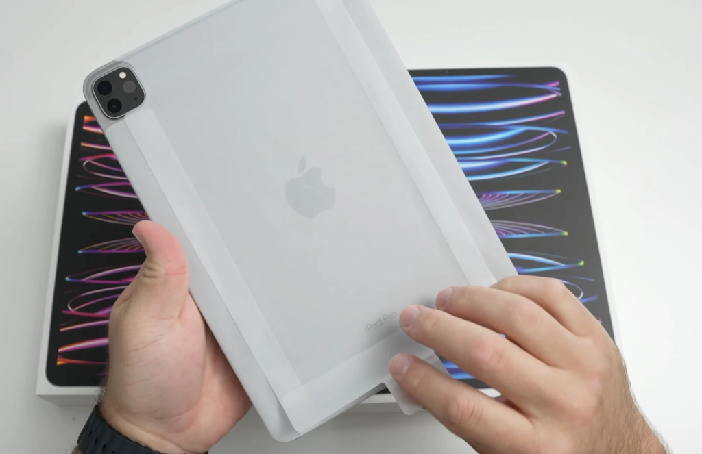 iPhone 16 确定取消经典苹果 LOGO 贴纸！ 剩一种方法可以取得