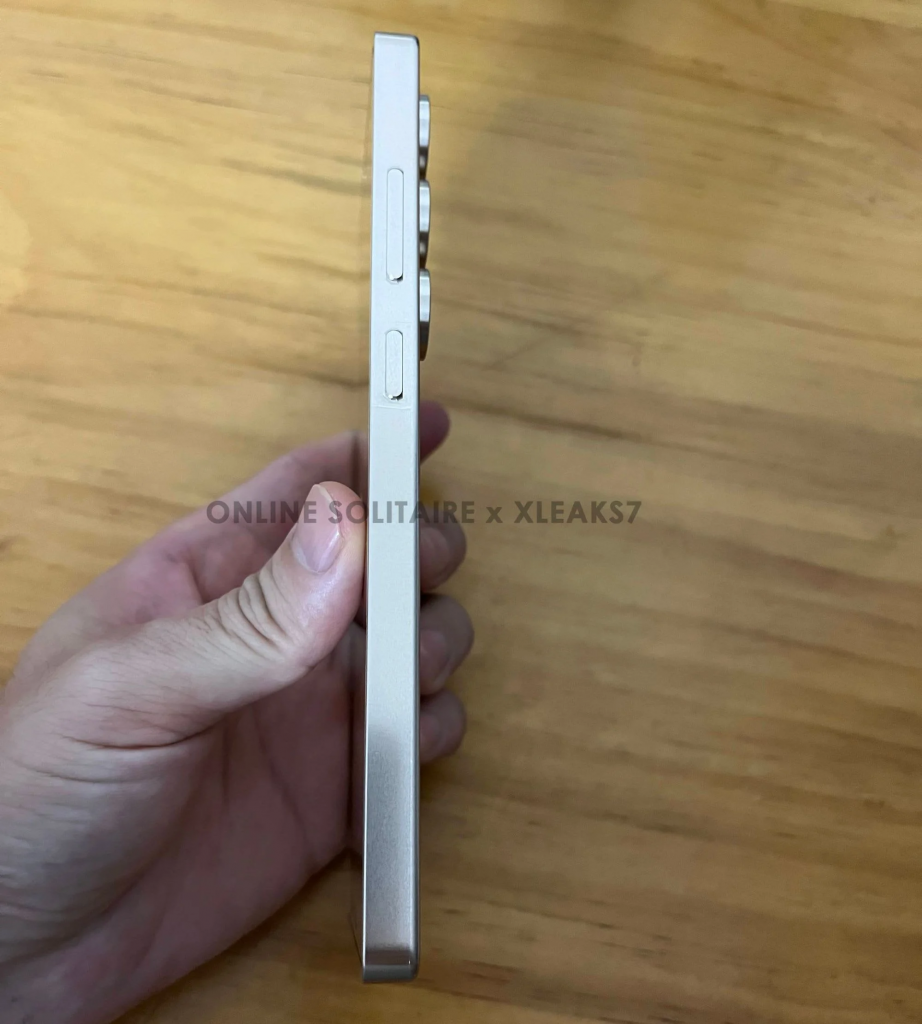 Galaxy S25 Ultra 机模曝光，超薄设计、更窄边框
