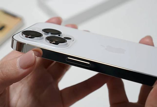 iPhone 17 Pro 设计曝光 传将放弃钛金属改为铝合金