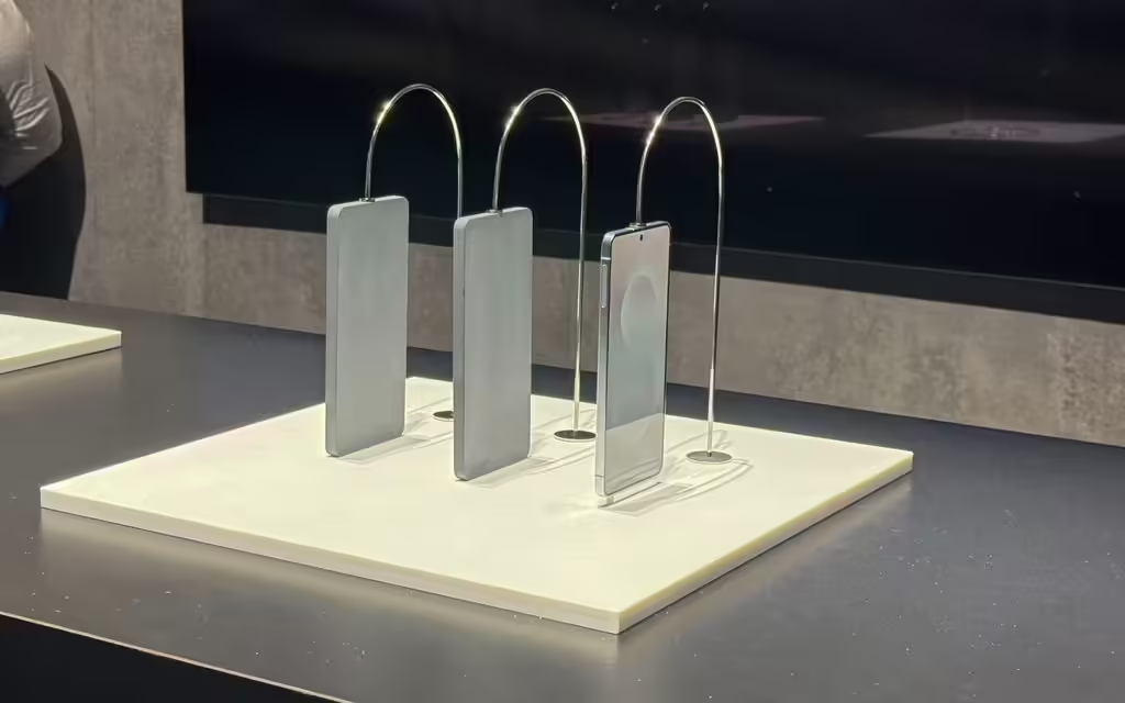 Galaxy S25 Edge 大预告，实机真的超薄