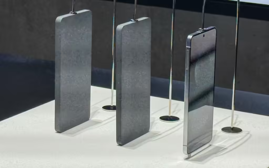 Galaxy S25 Edge 大预告，实机真的超薄