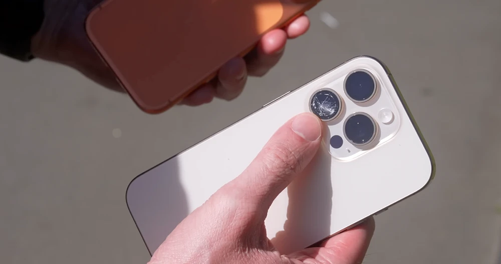 iPhone 17 Pro 摔到容易坏吗？ 与钛金属iPhone 16 Pro耐摔对比测试惊人