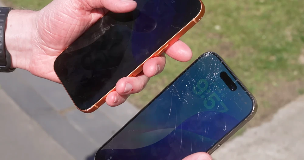 iPhone 17 Pro 摔到容易坏吗？ 与钛金属iPhone 16 Pro耐摔对比测试惊人